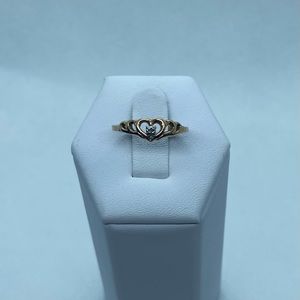 10k princess style ring with a Diamond